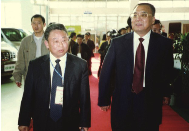 省委常委、市委书记王国平在董事长夏国良陪同下莅临杭州汽车城检查指导工作